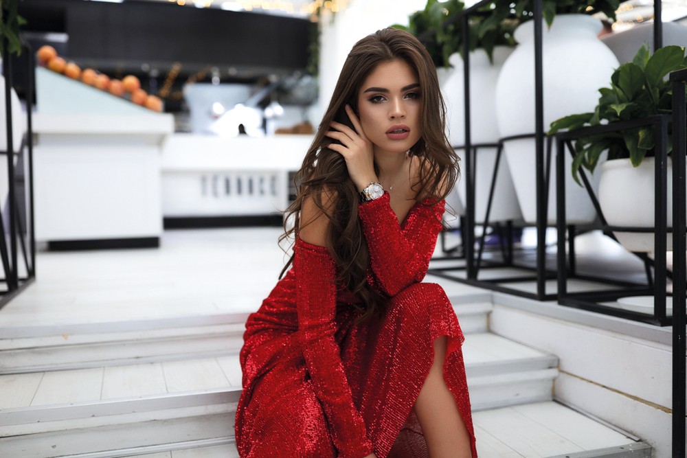 Attractive,Woman,In,Sexy,Red,Dress,On,The,Event,In